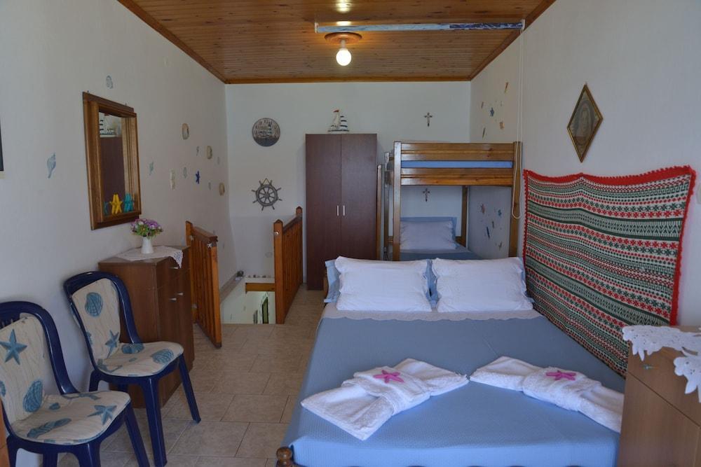 Erginas Boat House Appartement Plaka  Buitenkant foto